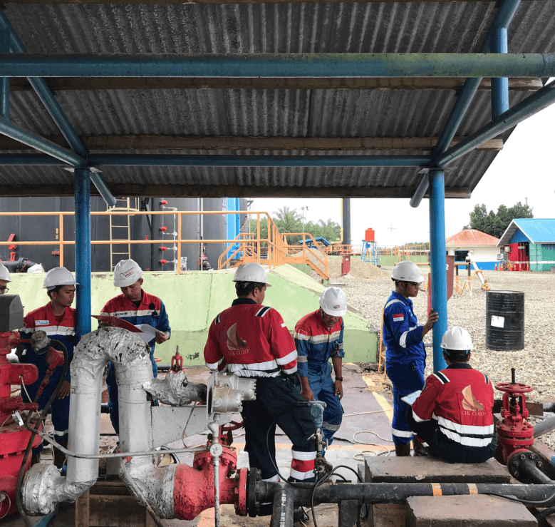 Dokumentasi pekerjaan lapangan CIK CORP di wilayah operasi Riau 8